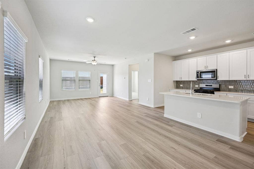 3066 O Pines Drive, Farmersville, TX 75442 Photo is not of the actual home, but is an inspirational photo of builder’s model home and may depict options, furnishings, and/or decorator features that are not included.