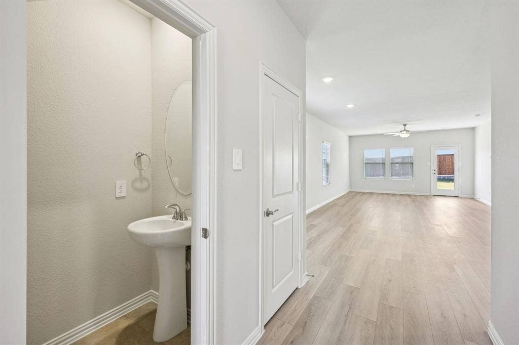 3066 O Pines Drive, Farmersville, TX 75442 Photo is not of the actual home, but is an inspirational photo of builder’s model home and may depict options, furnishings, and/or decorator features that are not included.
