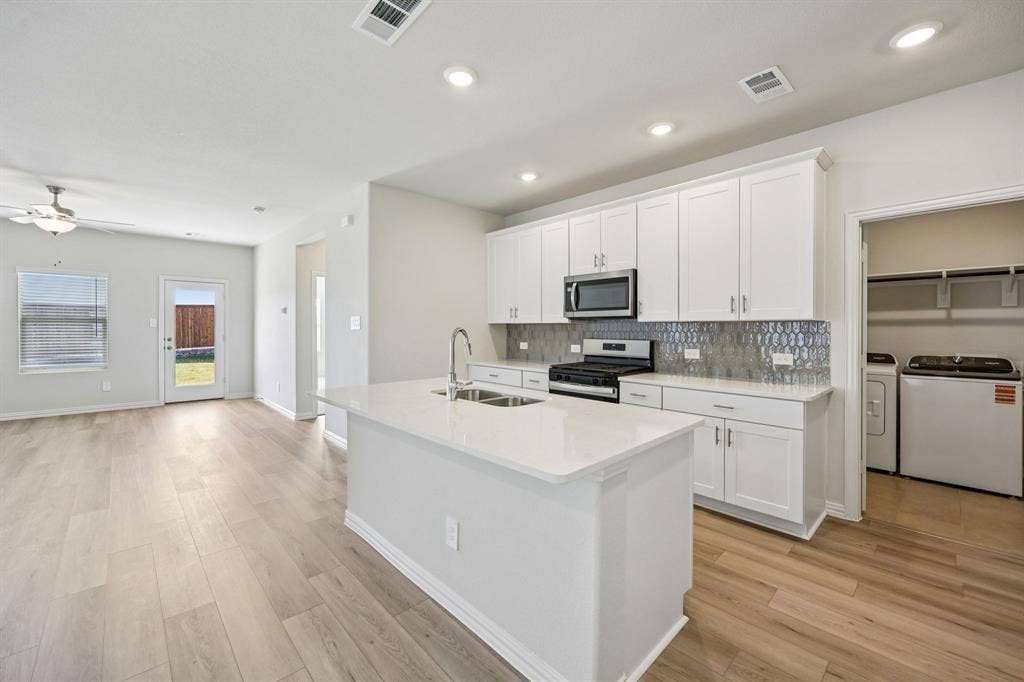 3066 O Pines Drive, Farmersville, TX 75442 Photo is not of the actual home, but is an inspirational photo of builder’s model home and may depict options, furnishings, and/or decorator features that are not included.