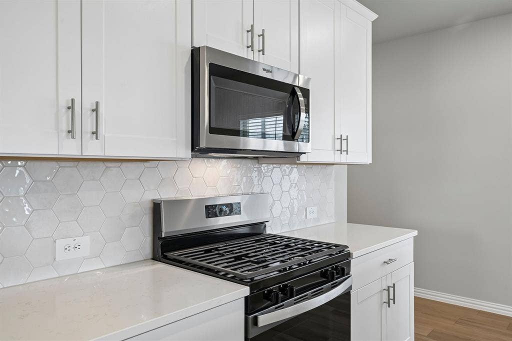 3058 O Pines Drive, Farmersville, TX 75442 Photo is not of the actual home, but is an inspirational photo of builder’s model home and may depict options, furnishings, and/or decorator features that are not included.