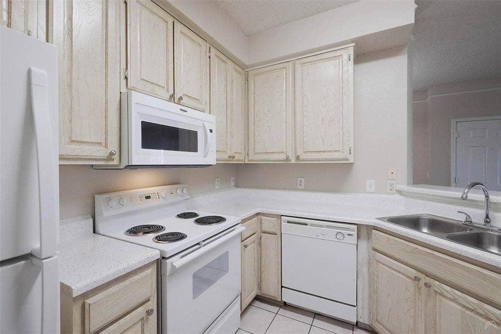 11908 Anderson Mill Road, #0325, Austin, TX 78726 Move In Now and Receive the rest of June free + 1 month free! Earn Cash Back Just for Paying Rent On Time! Ask us how!