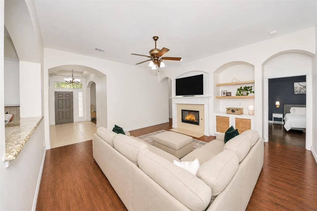 5304 Fox Run Drive, Watauga, TX 76137 Gather in the spacious family room enhanced with elegant architectural arches. Watch the latest game and enjoy the ambiance of your warm, cozy fireplace.