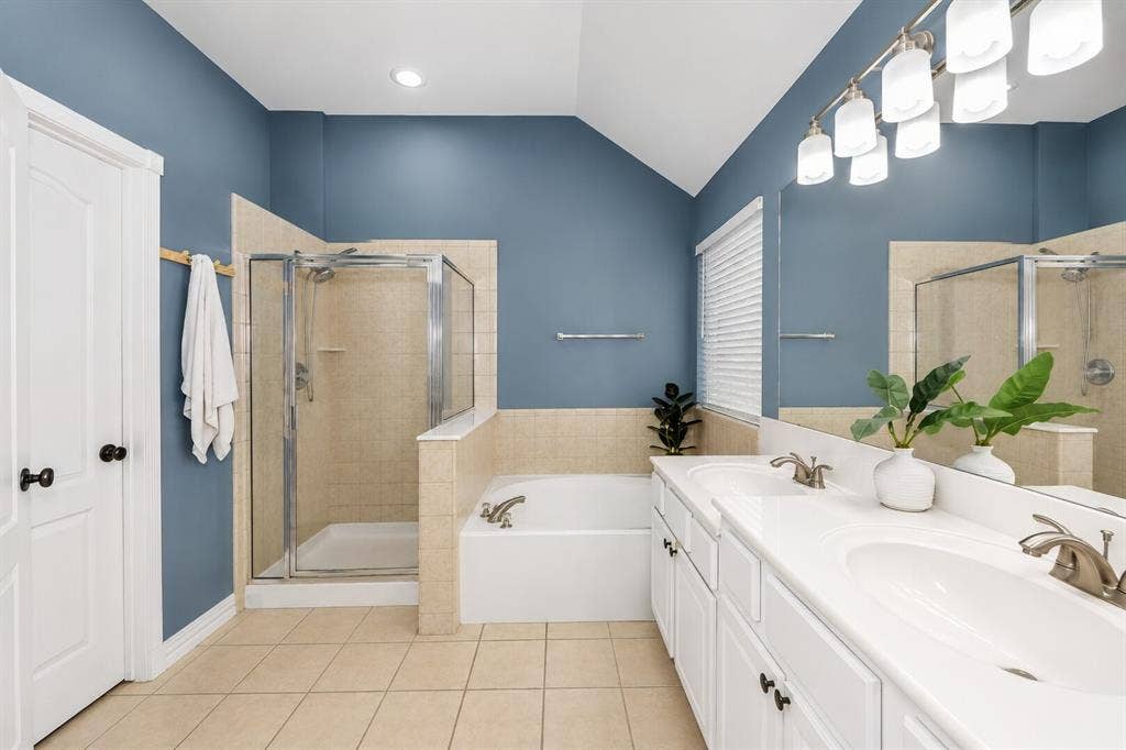 5304 Fox Run Drive, Watauga, TX 76137 Soaring vaulted ceilings, and abundant natural light create a bright, spa-like retreat.