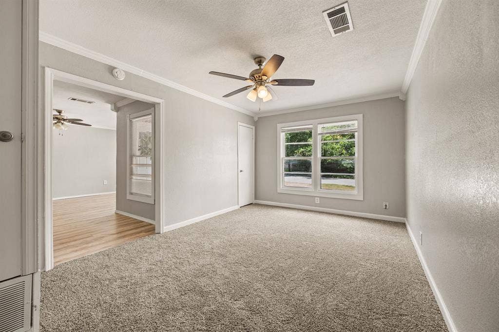 3501 Eastridge Drive, Haltom City, TX 76117 Flex room