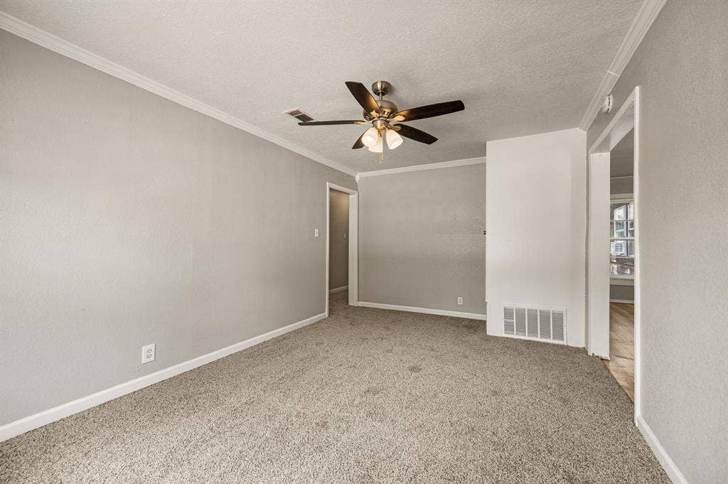 3501 Eastridge Drive, Haltom City, TX 76117 Flex room