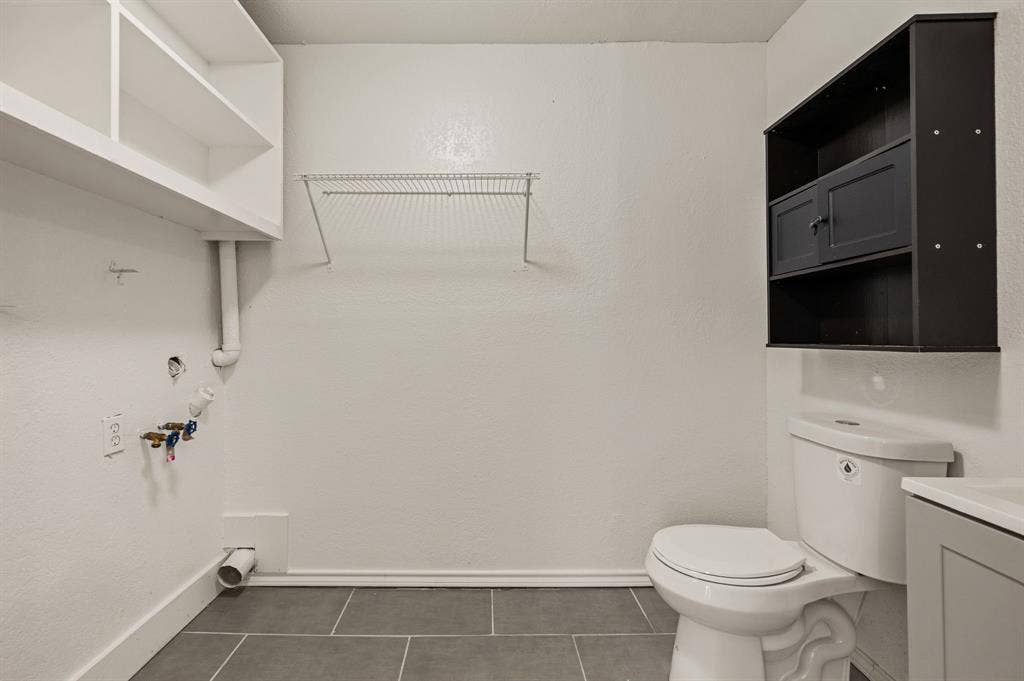 3501 Eastridge Drive, Haltom City, TX 76117 Utility room with half bath