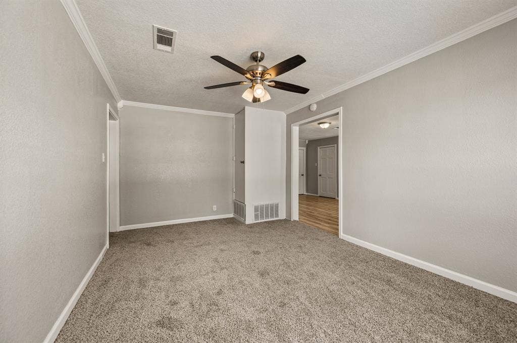 3501 Eastridge Drive, Haltom City, TX 76117 Flex room