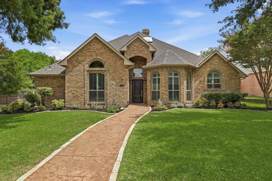 Property photo for 4829 Saint James Court, Mesquite, TX
