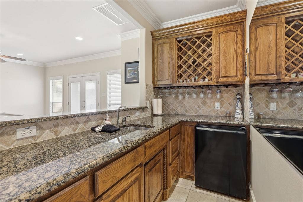5030 Monroe Court, Midlothian, TX 76065 wet bar area with mini fridge and sink