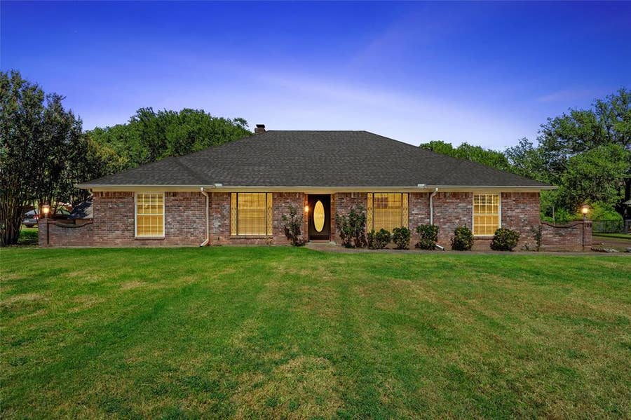 Property photo for 108 Spring Creek Street, Lacy Lakeview, TX