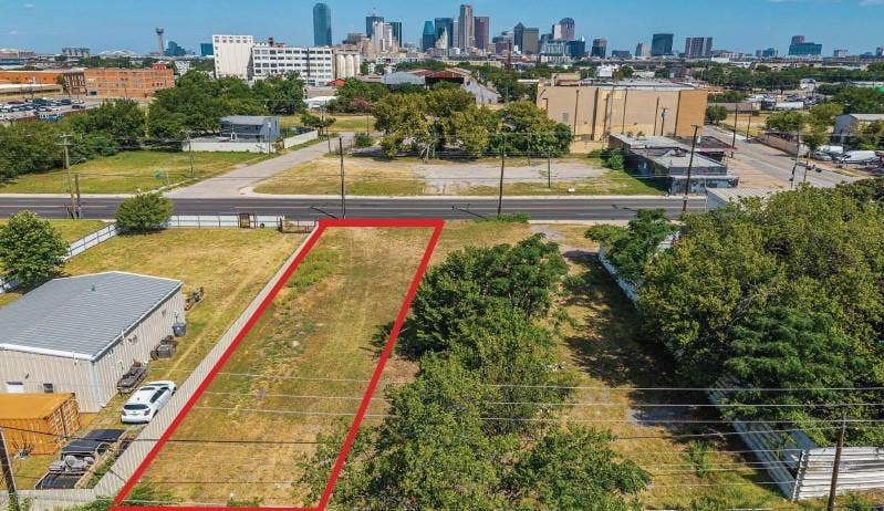 Property photo for 1910 Al Lipscomb Way, Dallas, TX