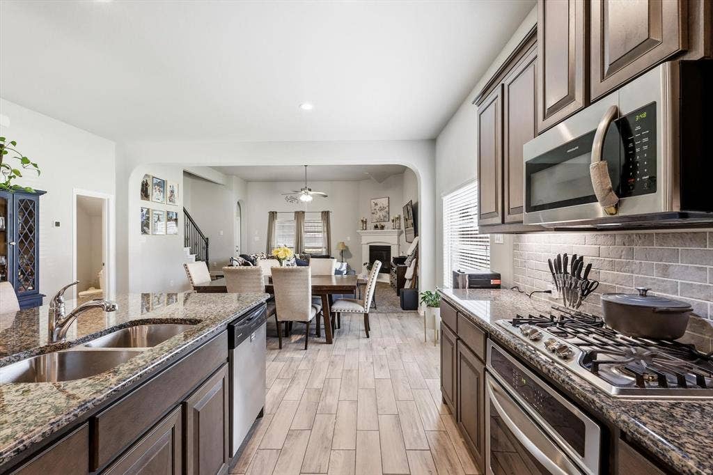 3033 Charing Cross Road, Midlothian, TX 76065