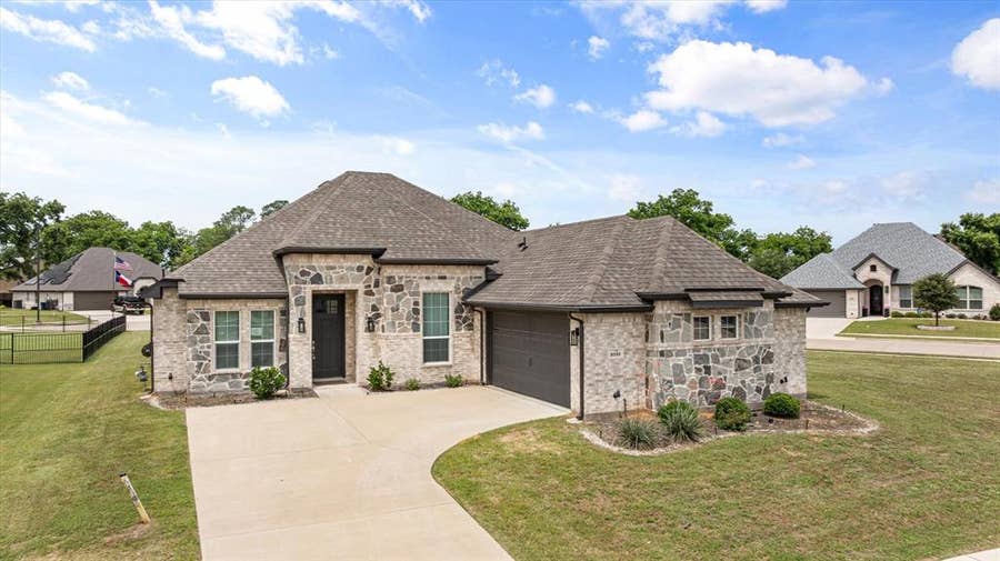 Property photo for 1089 Mickelson Drive, Granbury, TX