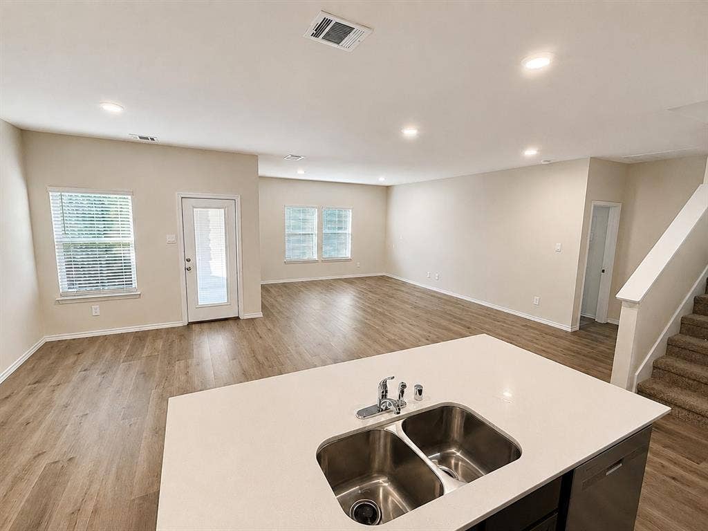 881 Newport Drive, Ferris, TX 75125 881 Newport Drive, Ferris, TX 75125