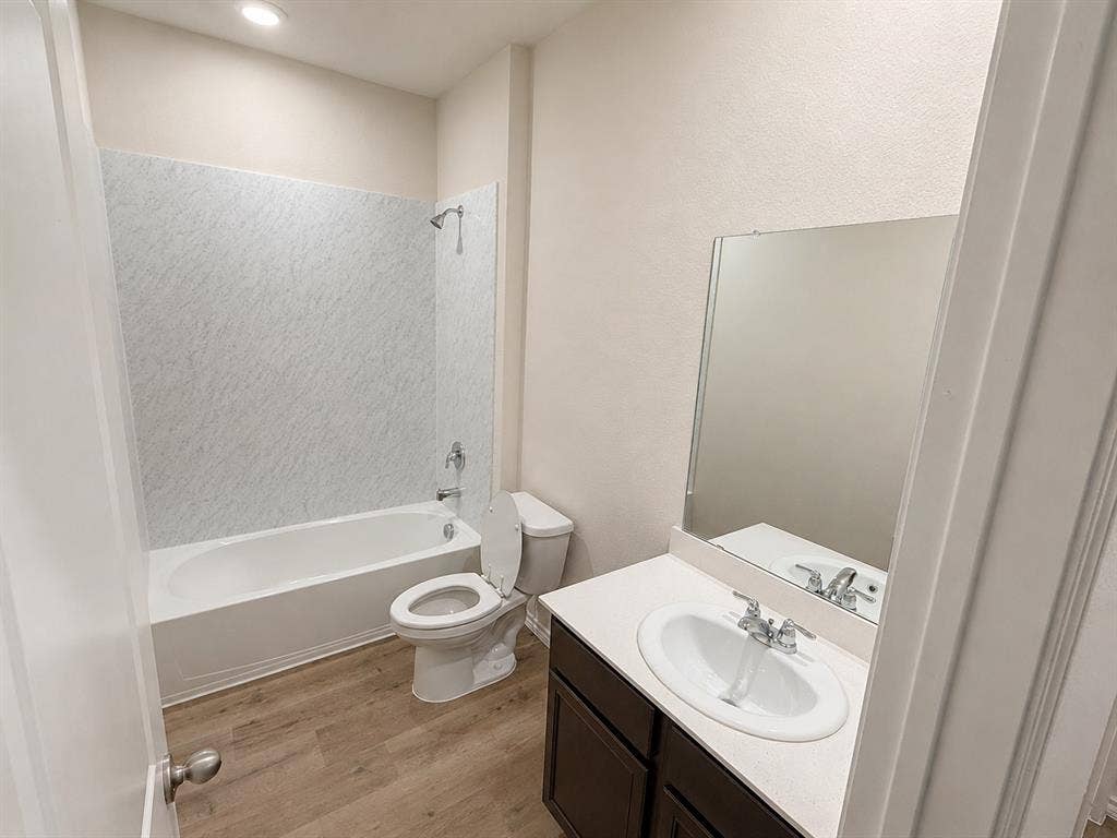 881 Newport Drive, Ferris, TX 75125 881 Newport Drive, Ferris, TX 75125