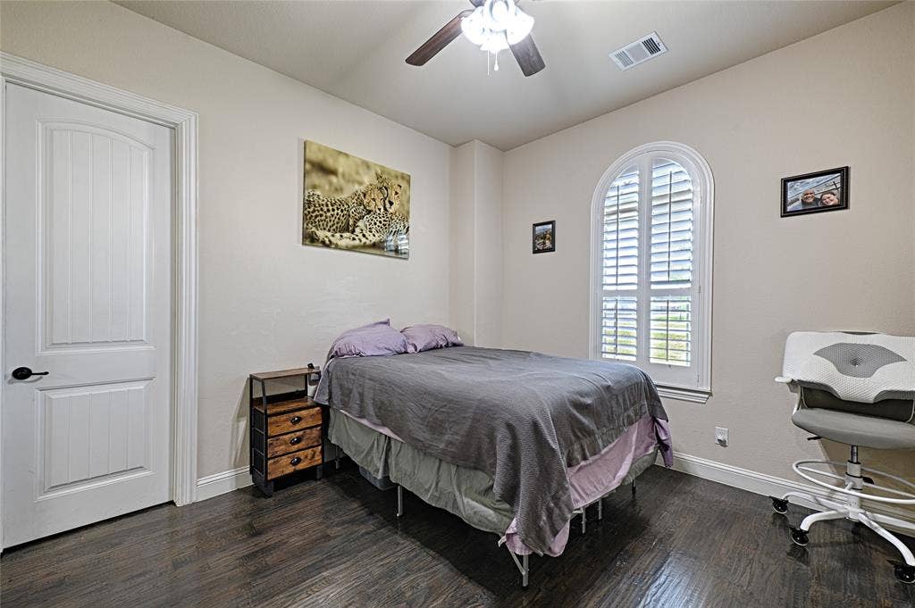 Guest bedroom
