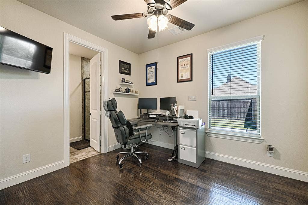 Guest bedroom