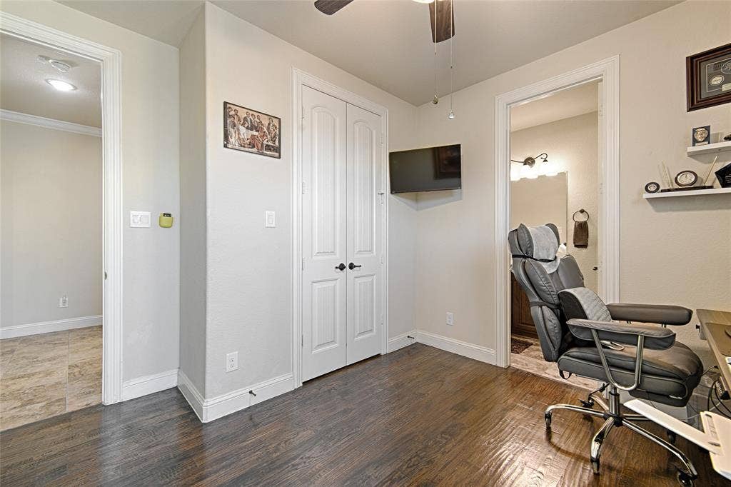 Guest bedroom