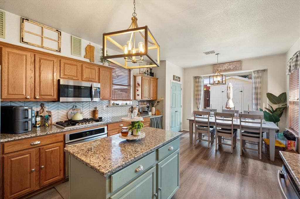 2930 Cheshire Way, Grand Prairie, TX 75052 2930 Cheshire Way, Grand Prairie, TX 75052