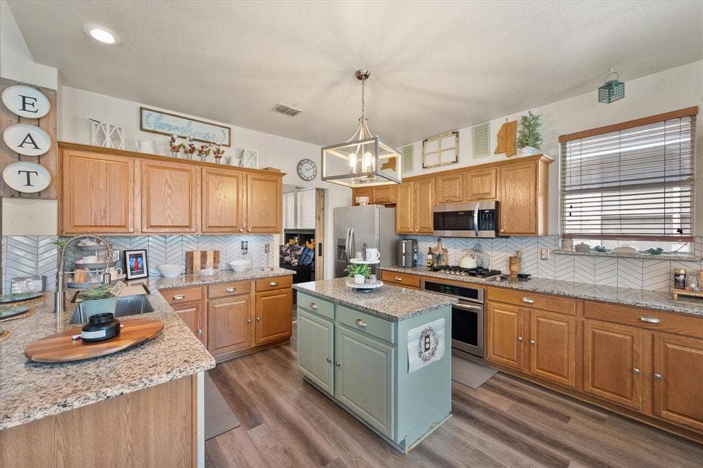 2930 Cheshire Way, Grand Prairie, TX 75052 2930 Cheshire Way, Grand Prairie, TX 75052