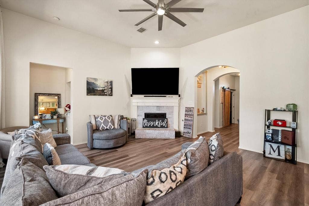 2930 Cheshire Way, Grand Prairie, TX 75052 2930 Cheshire Way, Grand Prairie, TX 75052