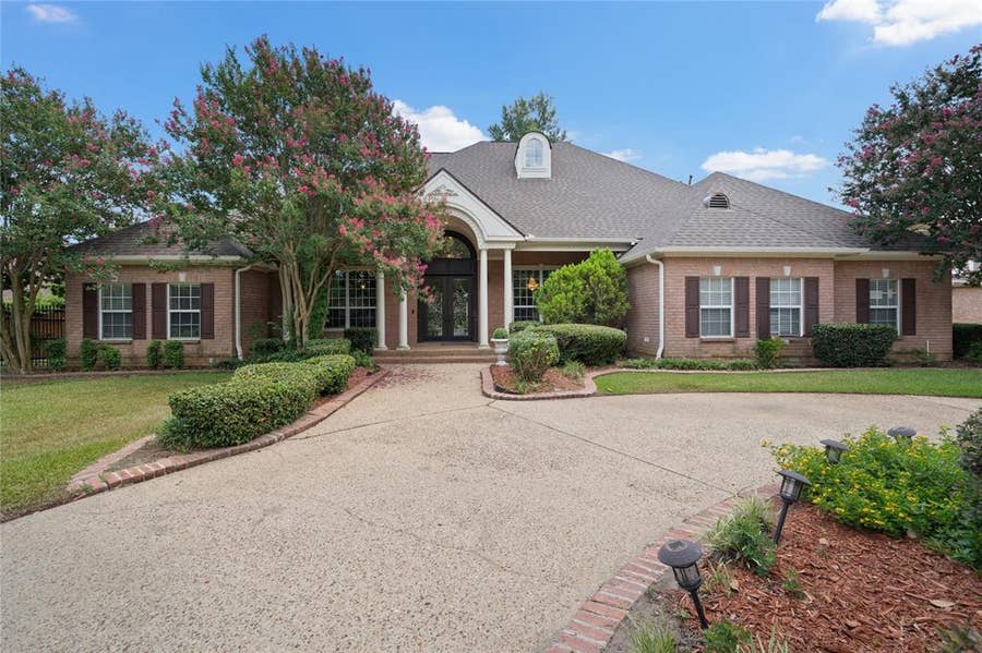Property photo for 7402 Hollytree Drive, Tyler, TX
