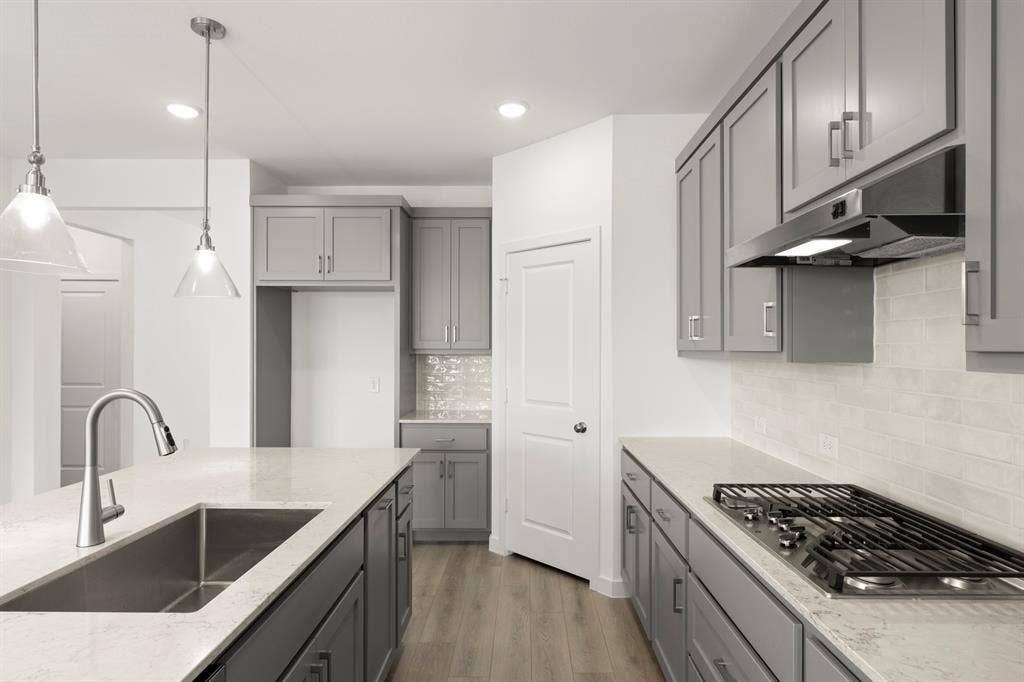 08. 3312 Red Hill - Kitchen (3)