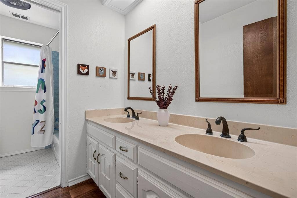 405 Charleston Court, Hurst, TX 76054 405 Charleston Court, Hurst, TX 76054