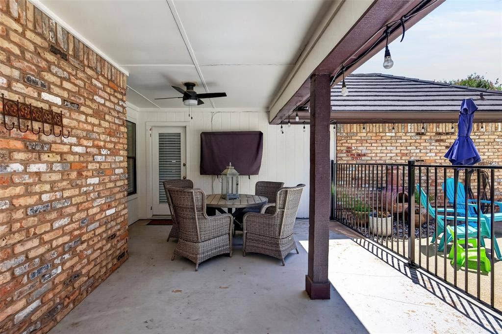 405 Charleston Court, Hurst, TX 76054 405 Charleston Court, Hurst, TX 76054