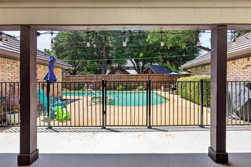 405 Charleston Court, Hurst, TX 76054 405 Charleston Court, Hurst, TX 76054