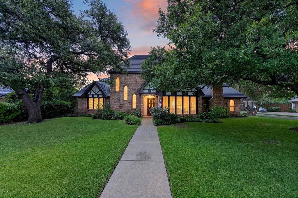 405 Charleston Court, Hurst, TX 76054 405 Charleston Court, Hurst, TX 76054