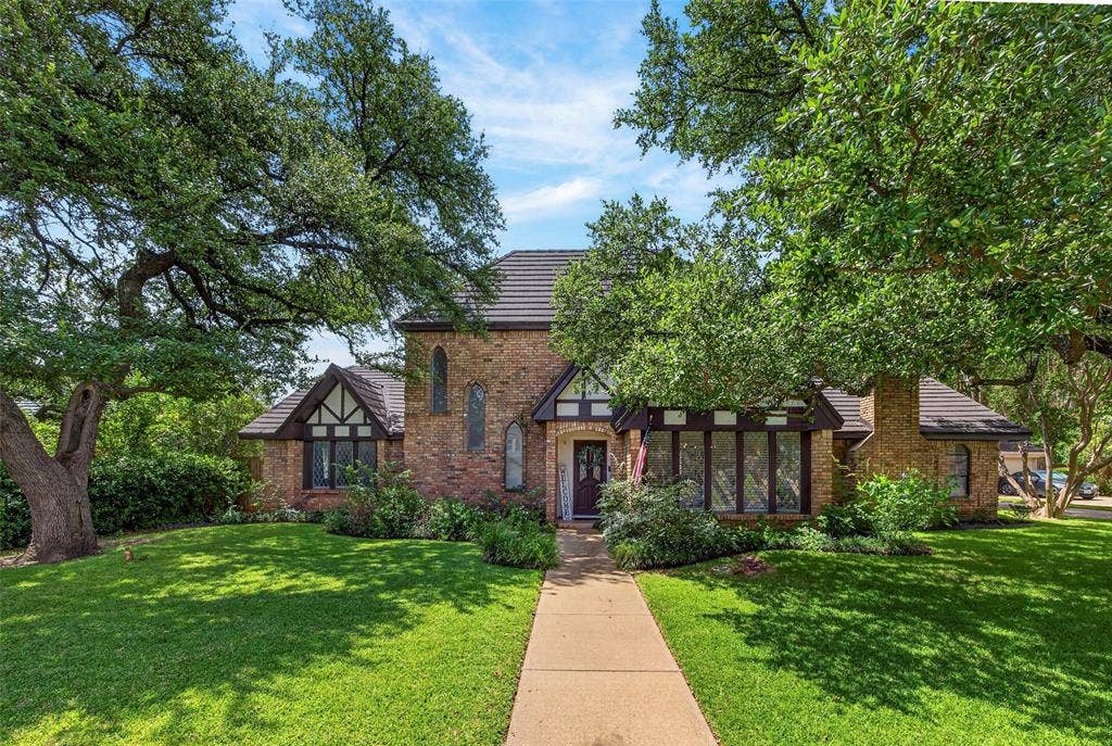 405 Charleston Court, Hurst, TX 76054 405 Charleston Court, Hurst, TX 76054
