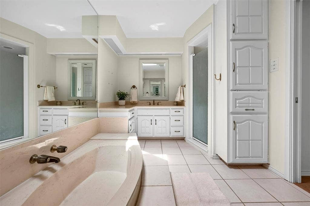 405 Charleston Court, Hurst, TX 76054 405 Charleston Court, Hurst, TX 76054