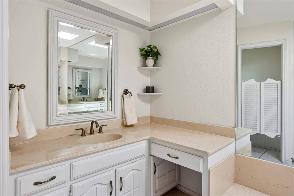 405 Charleston Court, Hurst, TX 76054 405 Charleston Court, Hurst, TX 76054