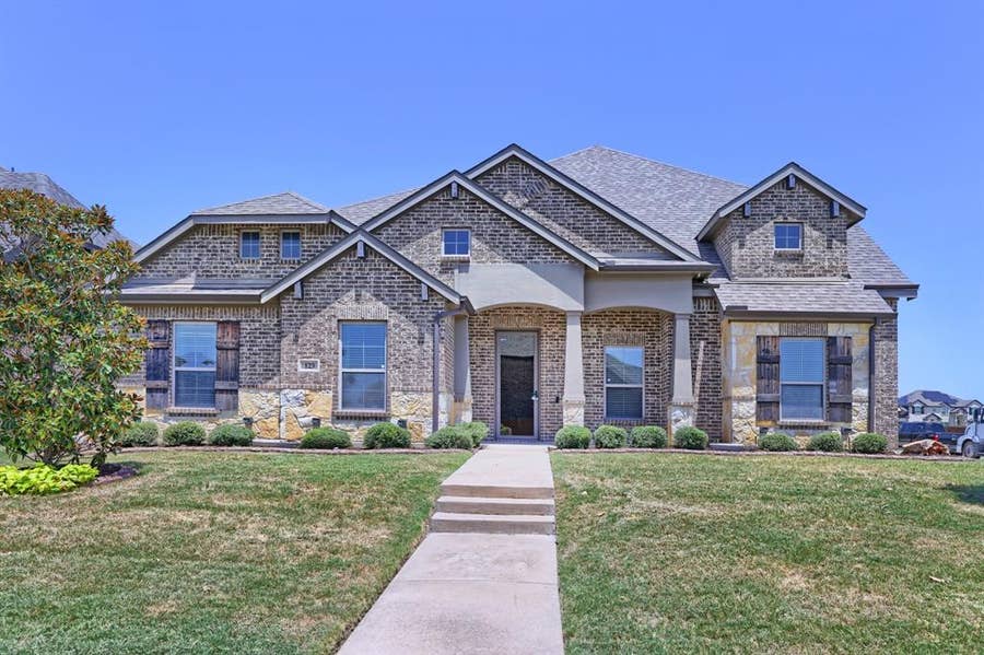 Property photo for 123 White Oak Lane, Red Oak, TX