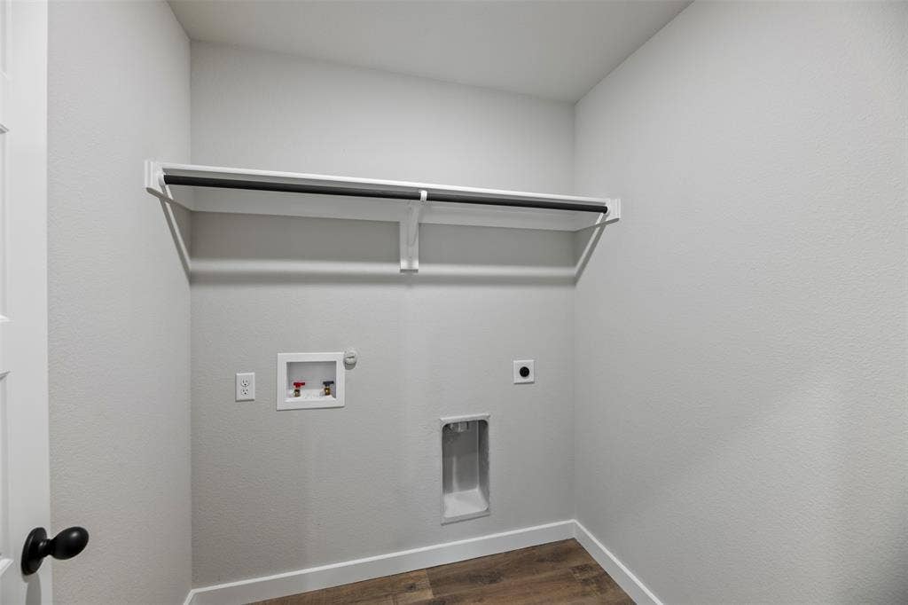 4062 LeCroy Court, Midlothian, TX 76065 4062 LeCroy Court, Midlothian, TX 76065