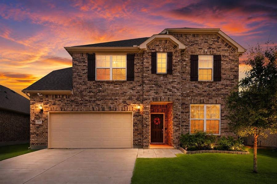 Property photo for 825 Crest Breeze Drive, Fort Worth, TX