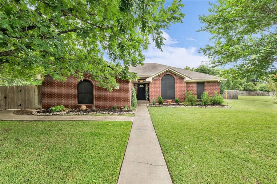 Property photo for 907 Dogwood Street, Robinson, TX