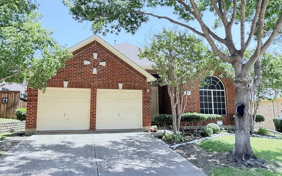 Property photo for 9816 Hickory Hollow Lane, Irving, TX