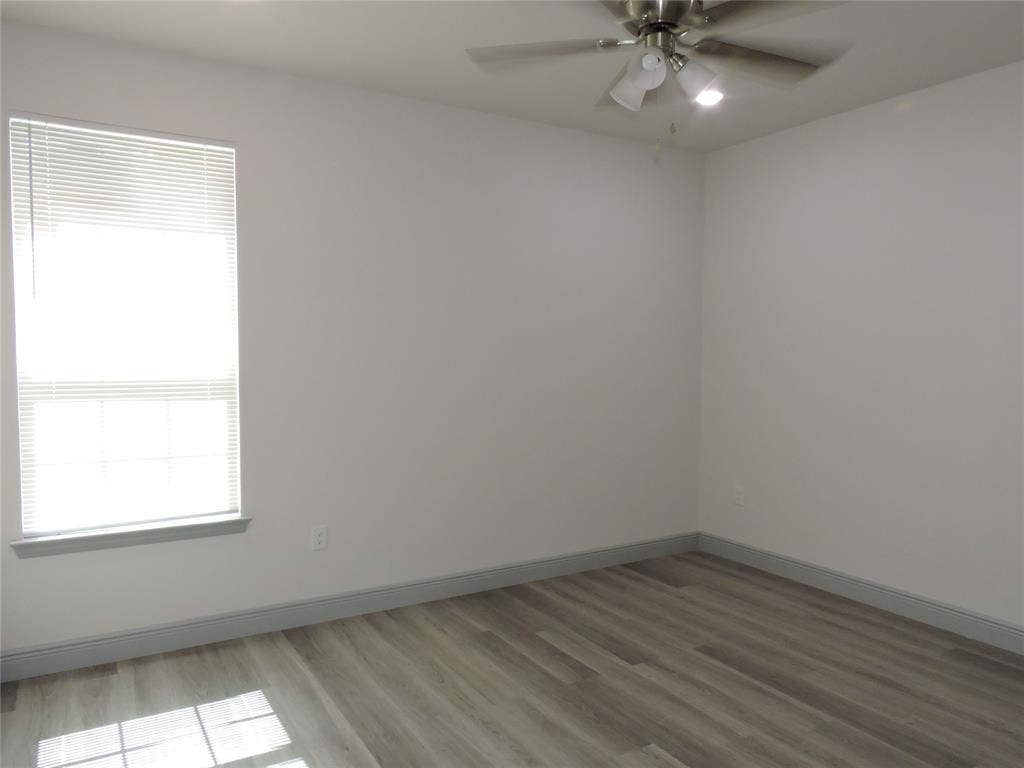 6110 Tejas Drive, Mabank, TX 75156 Neutral tone walls with wood-finish flooring