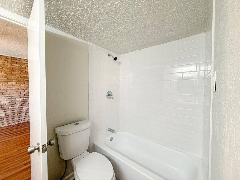 2833 Kings Road, #210, Dallas, TX 75219 2833 Kings Road, #210, Dallas, TX 75219