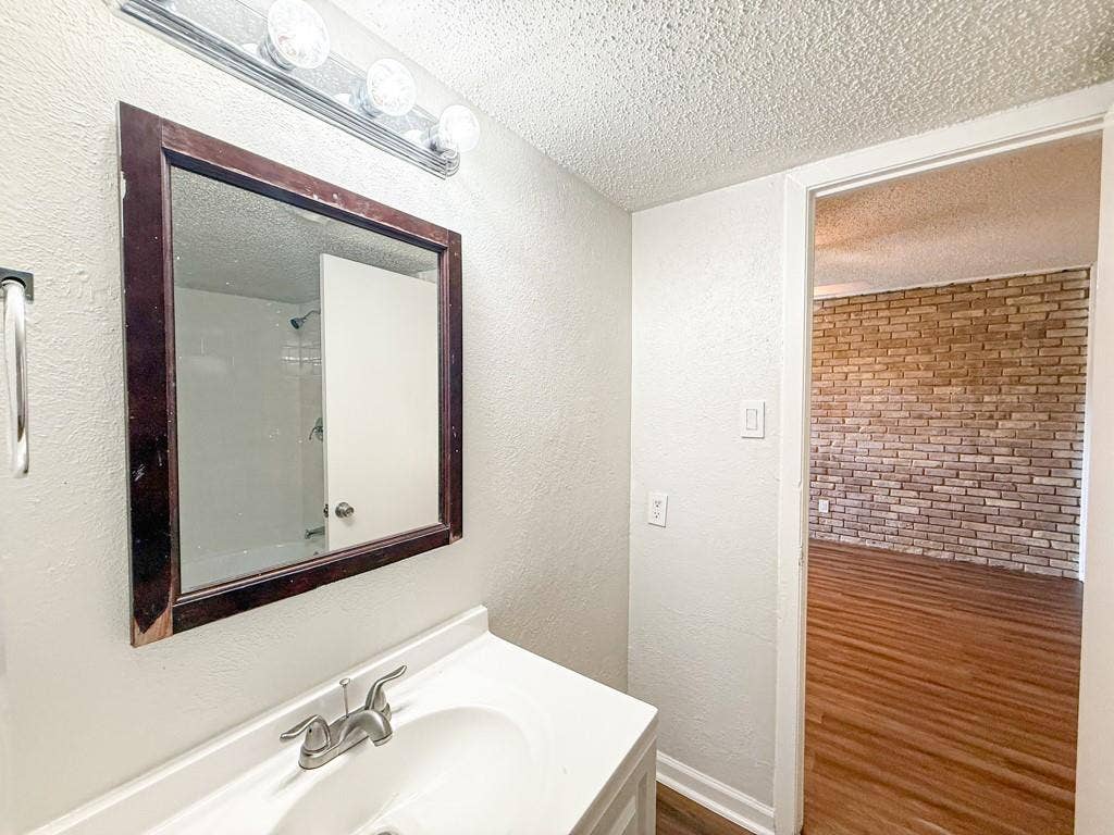 2833 Kings Road, #210, Dallas, TX 75219 2833 Kings Road, #210, Dallas, TX 75219