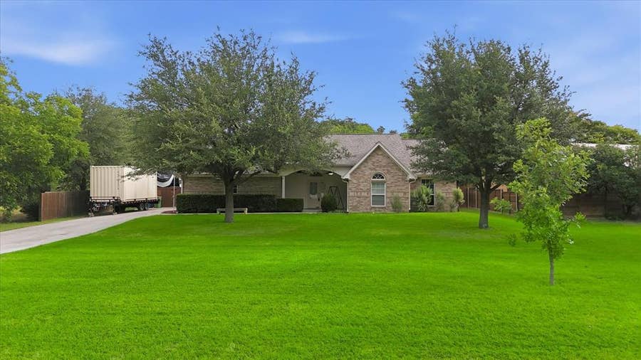 Property photo for 306 Oak Drive, Argyle, TX