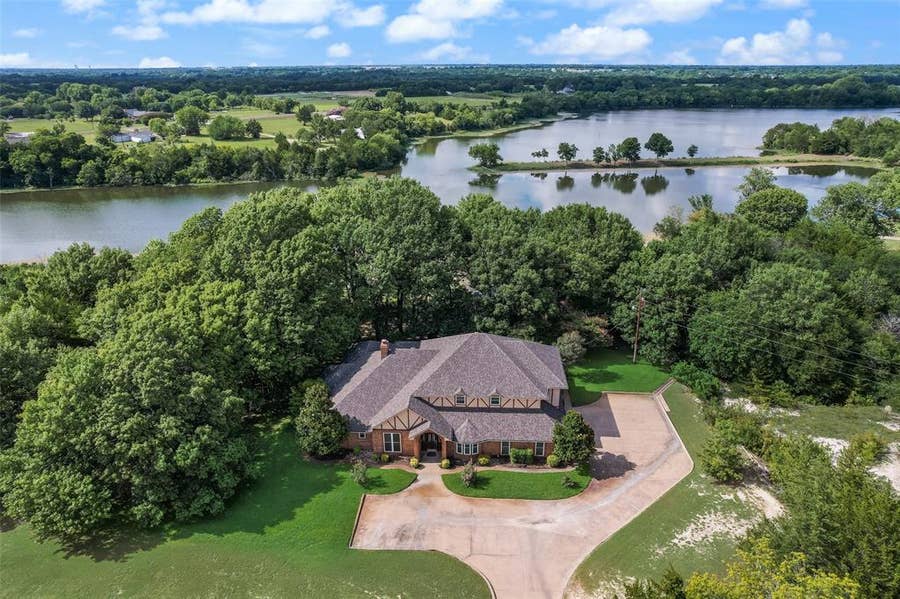 Property photo for 235 Taylor Road, Waxahachie, TX