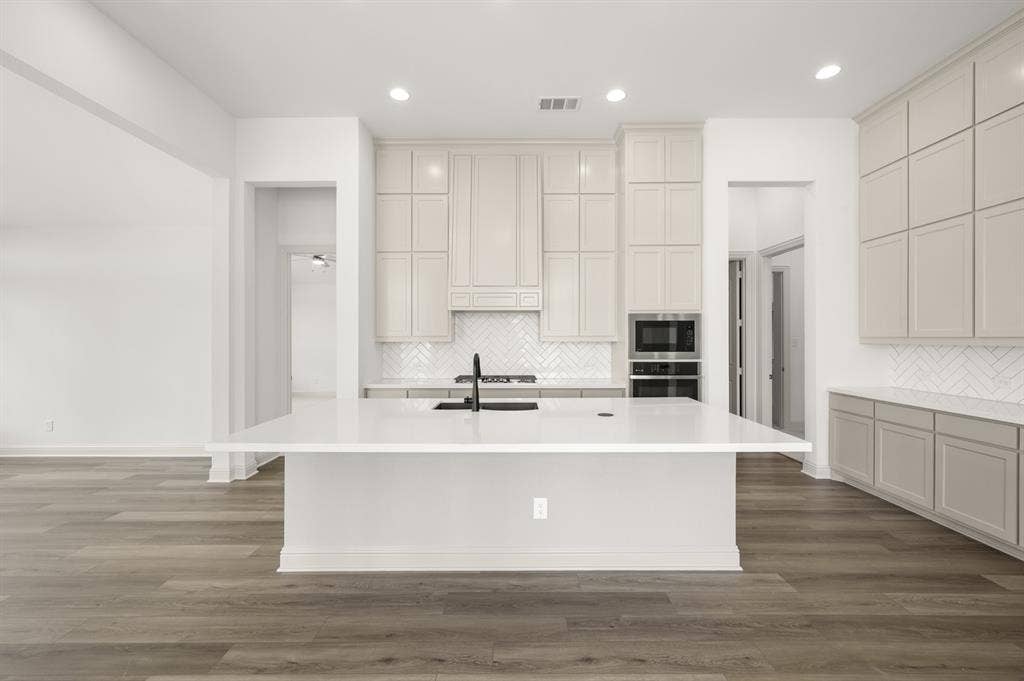 3043 Farmhouse Drive, Midlothian, TX 76065 3043 Farmhouse- Kitchen-2