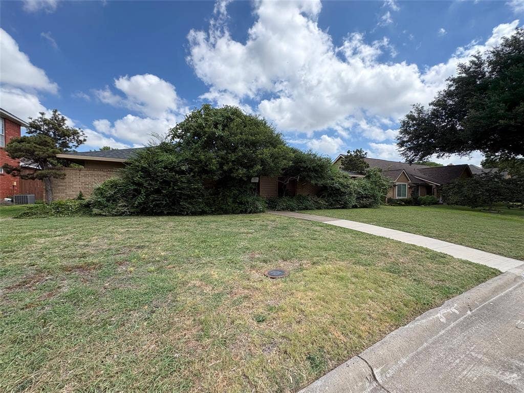 2730 Cladius Drive, Grand Prairie, TX 75052 2730 Cladius Drive, Grand Prairie, TX 75052