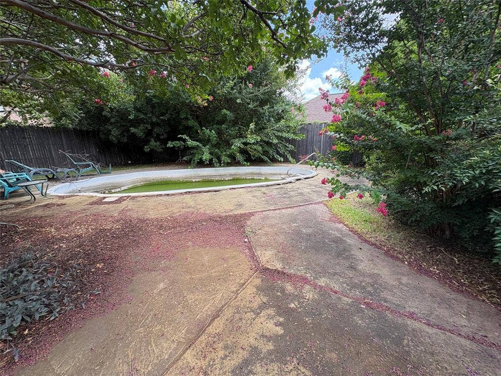 2730 Cladius Drive, Grand Prairie, TX 75052 2730 Cladius Drive, Grand Prairie, TX 75052