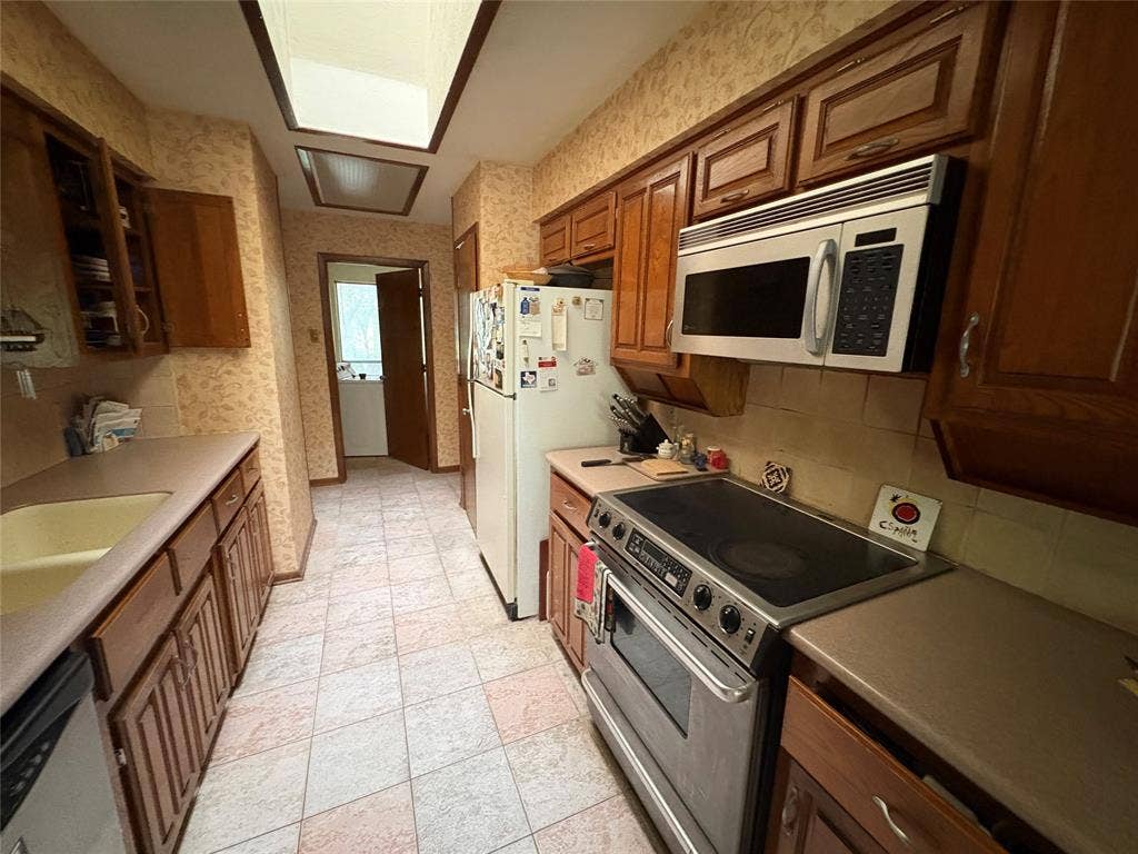 2730 Cladius Drive, Grand Prairie, TX 75052 2730 Cladius Drive, Grand Prairie, TX 75052