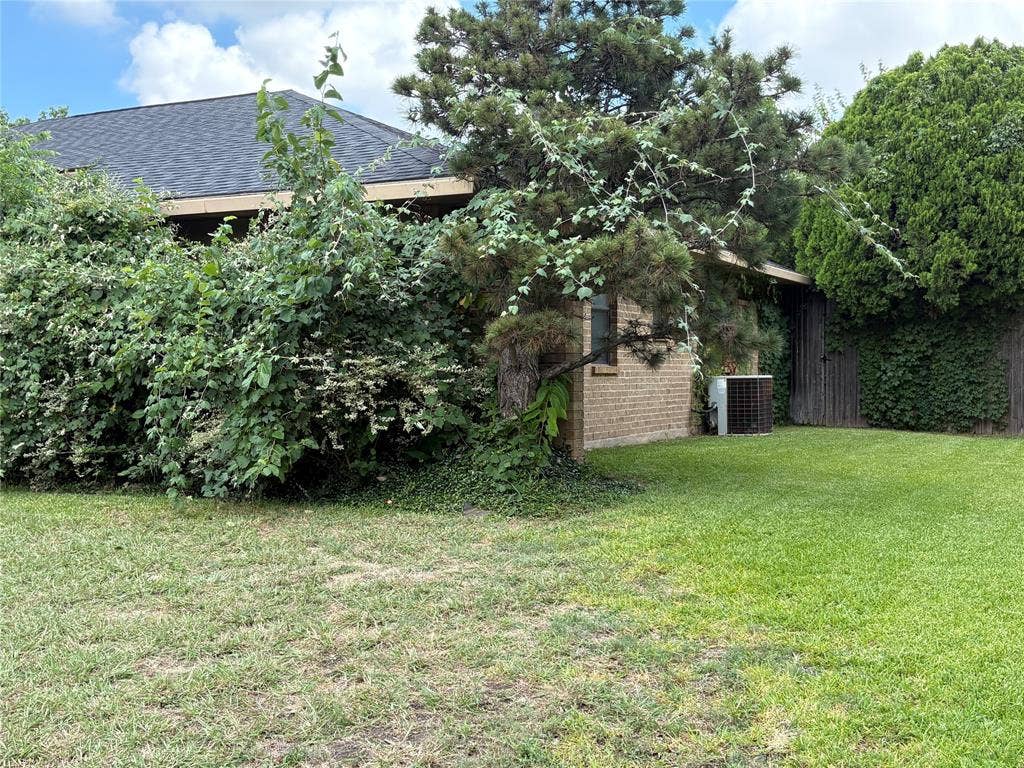 2730 Cladius Drive, Grand Prairie, TX 75052 2730 Cladius Drive, Grand Prairie, TX 75052
