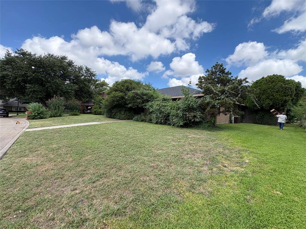 2730 Cladius Drive, Grand Prairie, TX 75052 2730 Cladius Drive, Grand Prairie, TX 75052